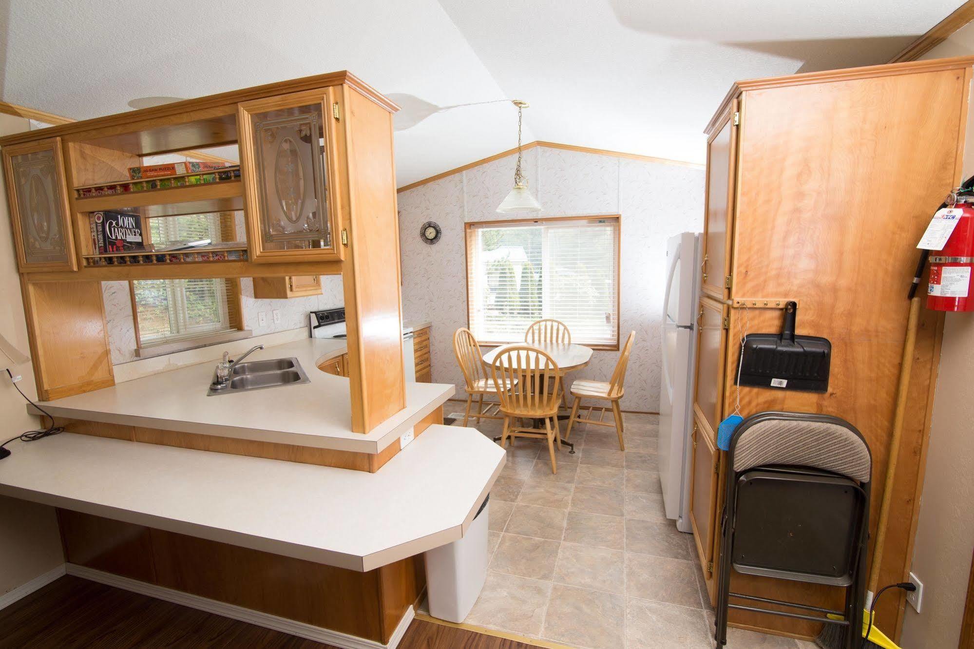 Whaler'S Rest Rv & Camping Resort Holiday Beach Exterior photo